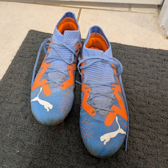 Women's cleats - Picture 1 of 2